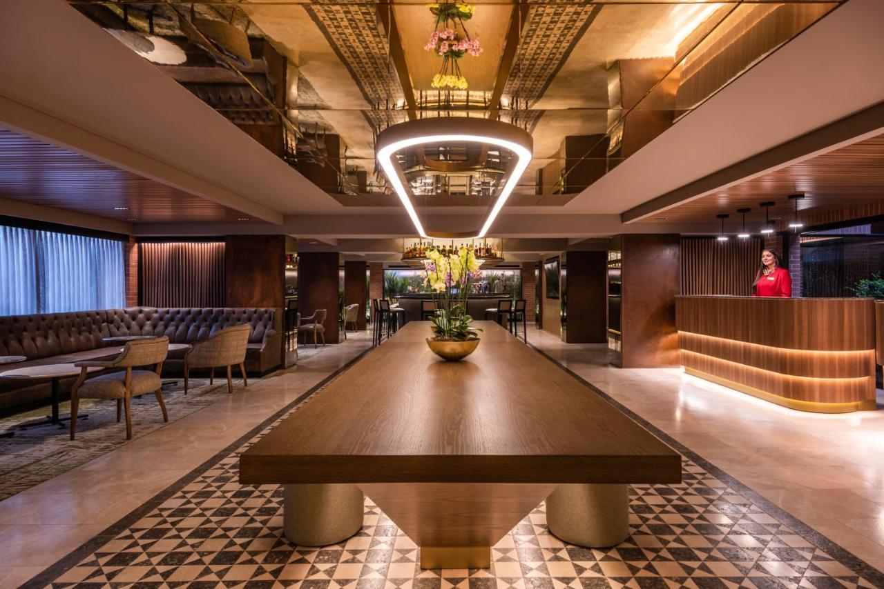 Hotel Estelar La Fontana Bogota Bagian luar foto The interior of the lounge