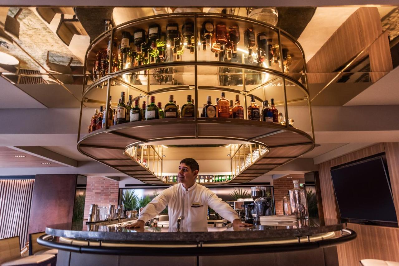 Hotel Estelar La Fontana Bogota Bagian luar foto The bar at the 1919