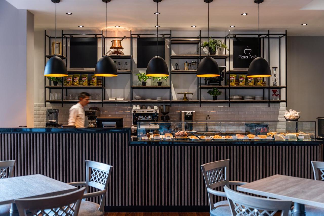 Hotel Estelar La Fontana Bogota Bagian luar foto The interior of a typical Starbucks Reserve store