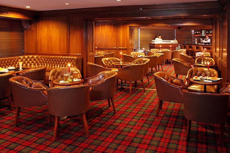 Hotel Estelar La Fontana Bogota Bagian luar foto The interior of the bar