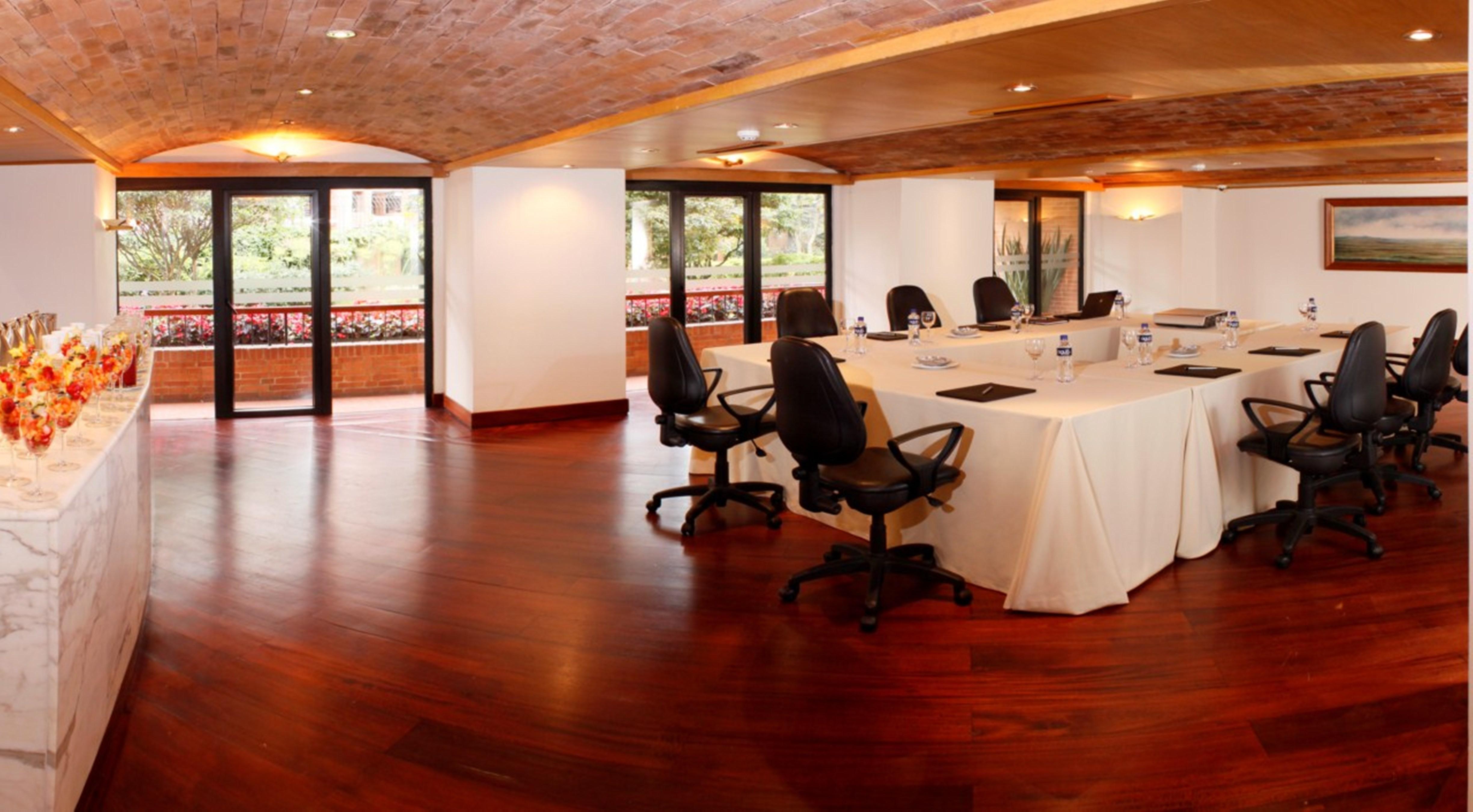Hotel Estelar La Fontana Bogota Bagian luar foto Meeting room at the hotel