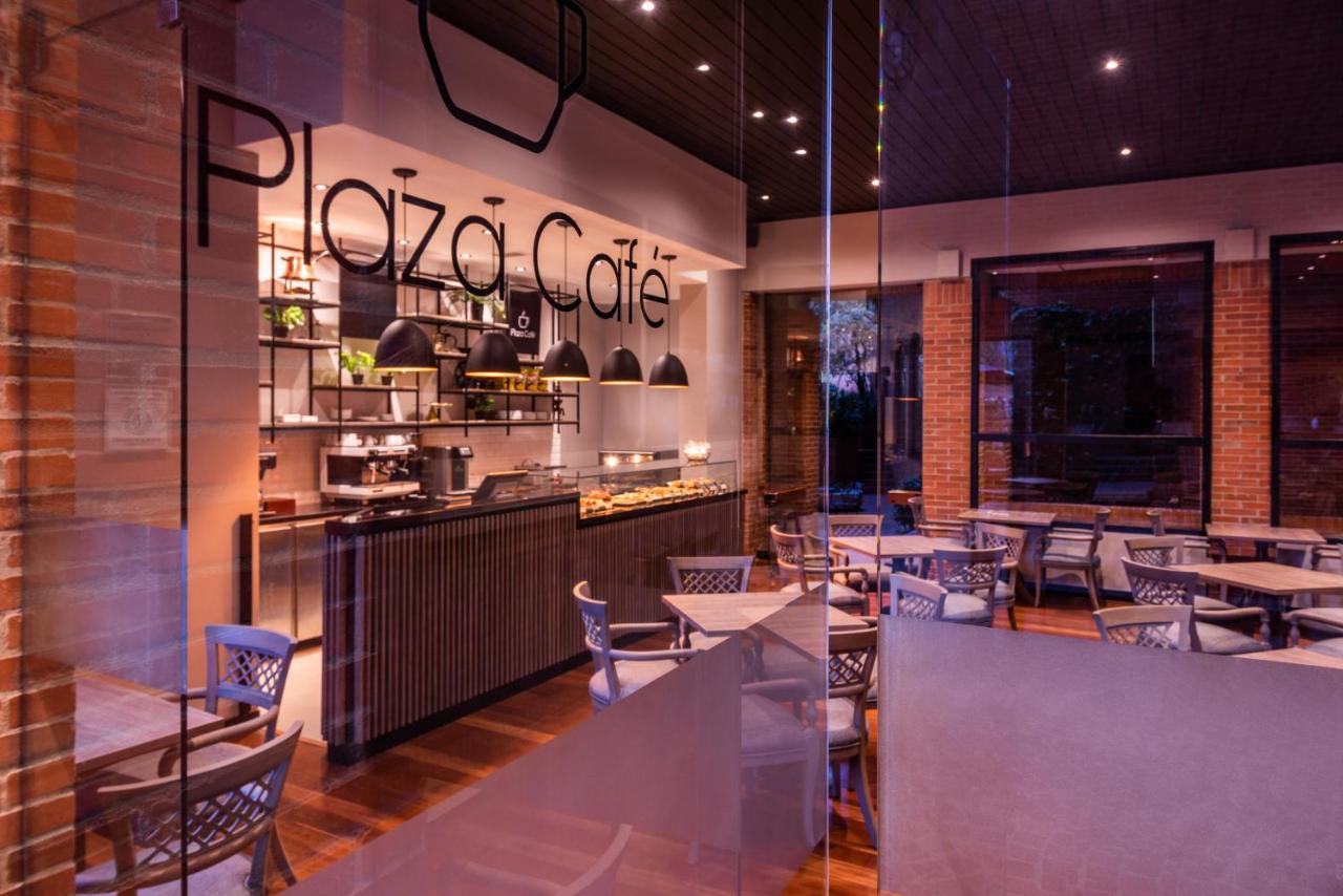 Hotel Estelar La Fontana Bogota Bagian luar foto Plaza Café