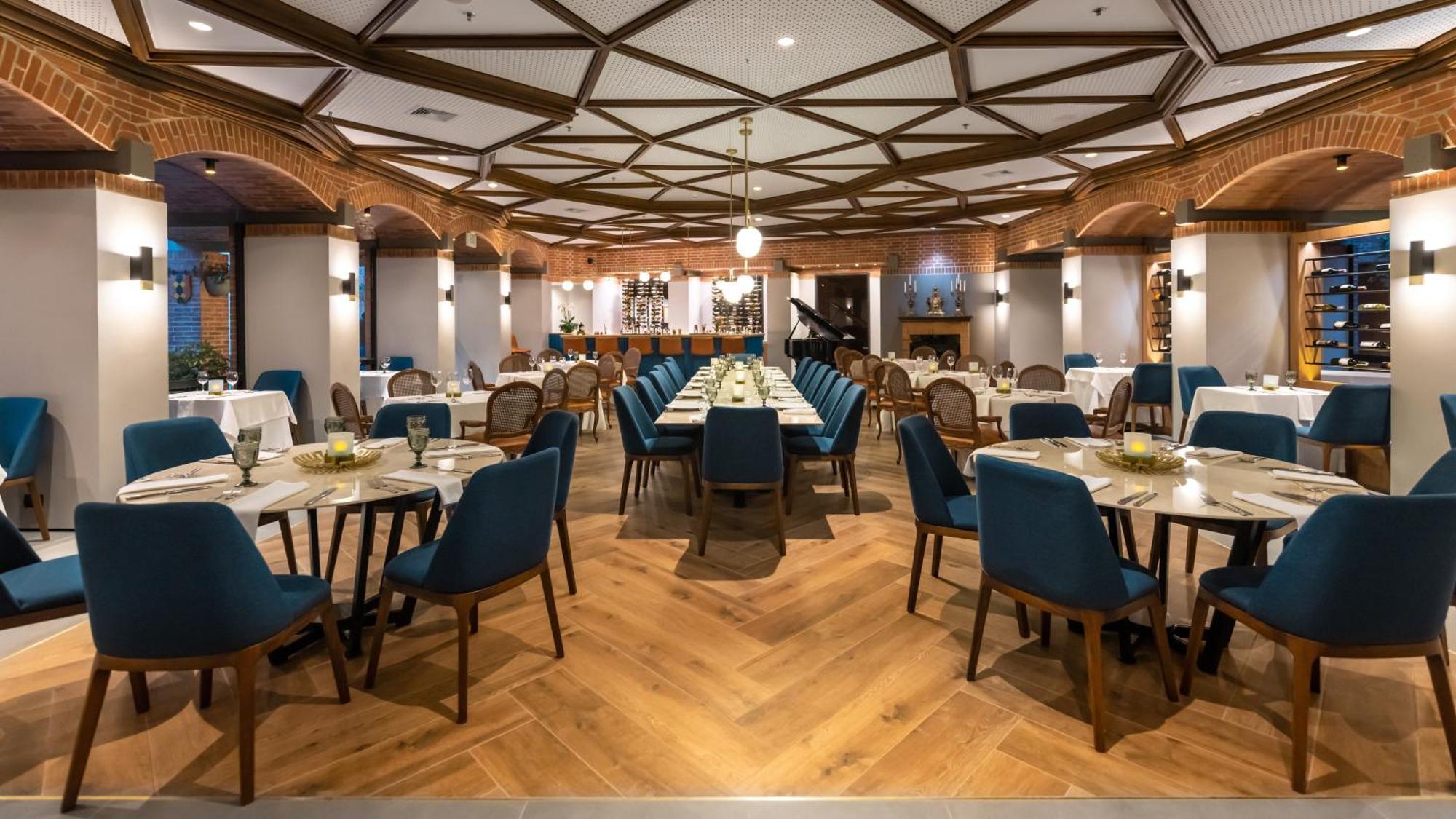 Hotel Estelar La Fontana Bogota Bagian luar foto The interior of the restaurant