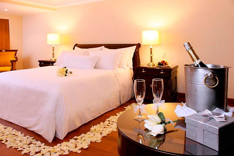 Hotel Estelar La Fontana Bogota Bagian luar foto A suite at the hotel